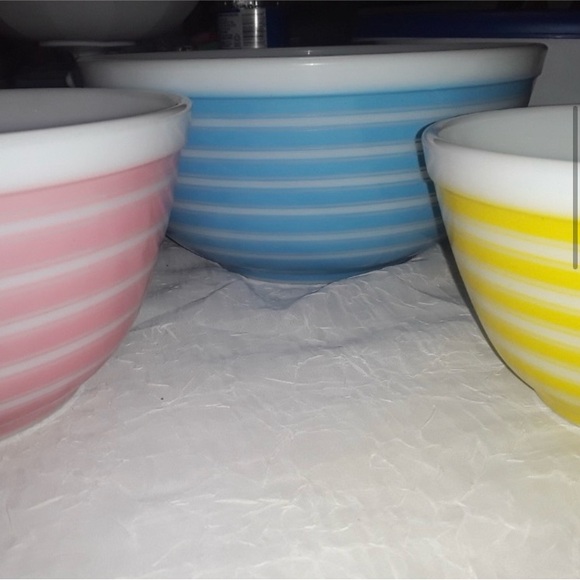 VINTAGE PYREX RAINBOW-STIPE Mixing Bowl Set - Picture 3 of 9